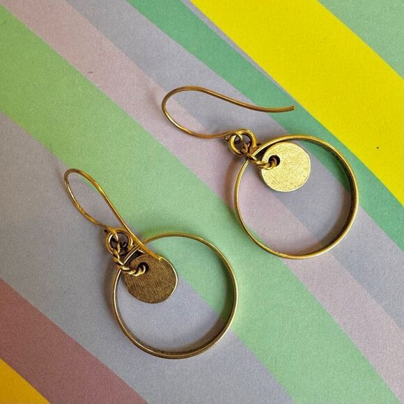 Gold tone circle drop earrings - Picture 5 of 7